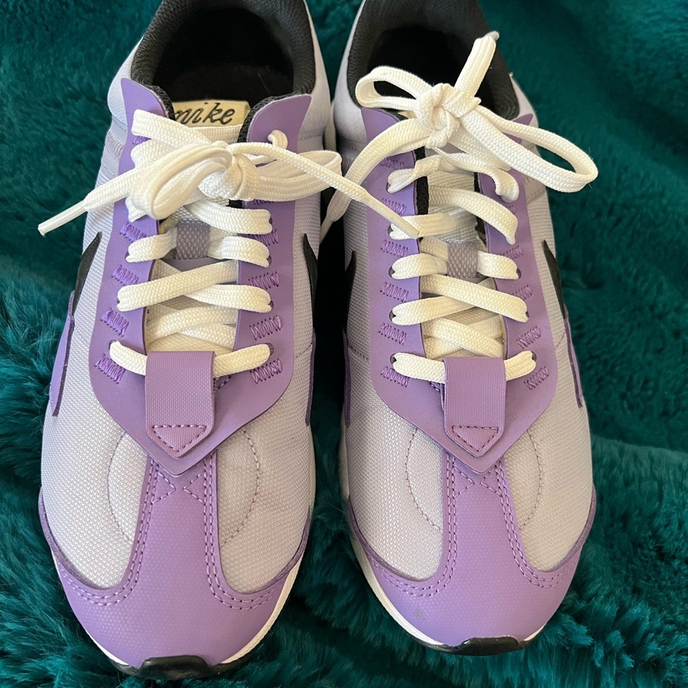 Nike tennis shoes